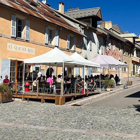 Auberge Le Glacier Bleu Mont-Dauphin Eksteriør billede